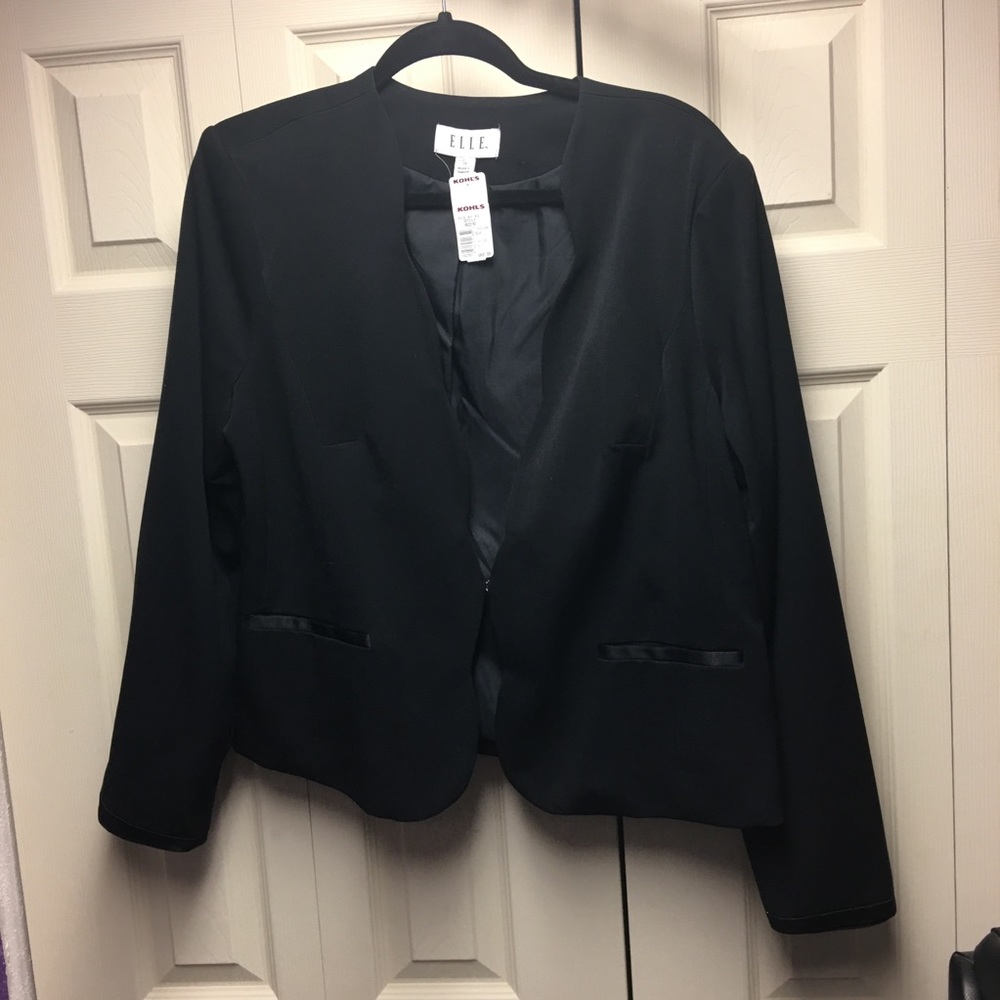 Sz 16 Women’s Elle suit jacket. NWT.
